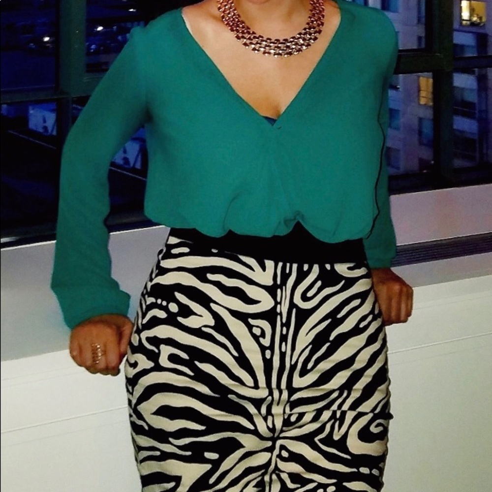 🔥SOLD🔥Nordstrom Lush | Wrap V-Neck Top - Picture 6 of 7